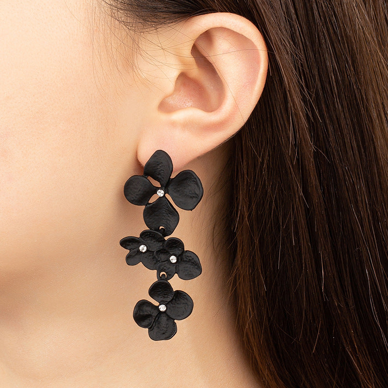 Pendientes Largos De Aleación De Pintura Metálica De Flores al por mayor